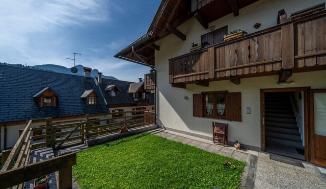GuestHost - Comfortable two-storey apartment for 5 people, located in Tarvisio. The accommodation is equipped with every comfort, including a balcony and a garden.*Availability of a carport reserved for guests*Tarvisio is the strategic point if you want