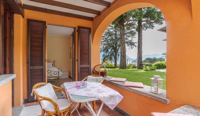 GuestHost - Cozy apartment of 85 sqm, can accommodate up to 3 people, located on the ground floor of a building in a quiet residential district in Menaggio, excellent starting point to discover Lake Como and the mountains that surround it. The accommodat
