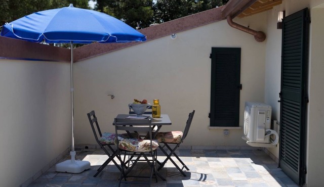 GuestHost - Cozy studio apartment perfect for two people, located in a shared villa in the hilly Umbrian countryside. We are in the Ponte Rio hamlet, an extremely quiet and relaxing area in which to stay in close contact with nature but at the same time
