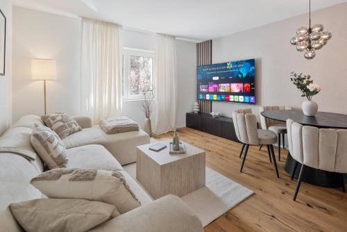 HAVN - Urban Riverside Apartment with cinema, airport and free parking