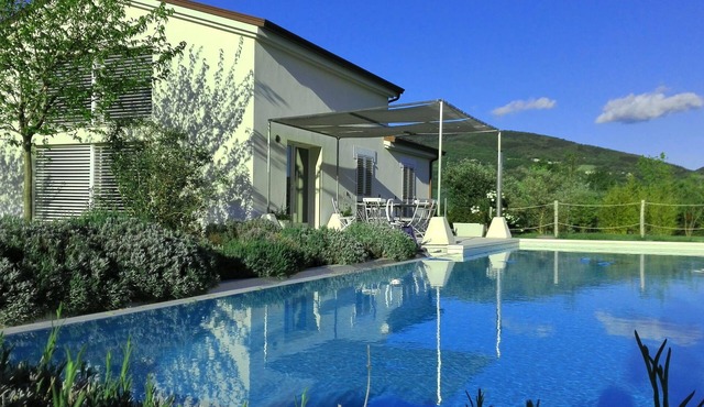 Hillside Villa with Swimming Pool and Jacuzzi - Frasassi Caves in Sassoferrato