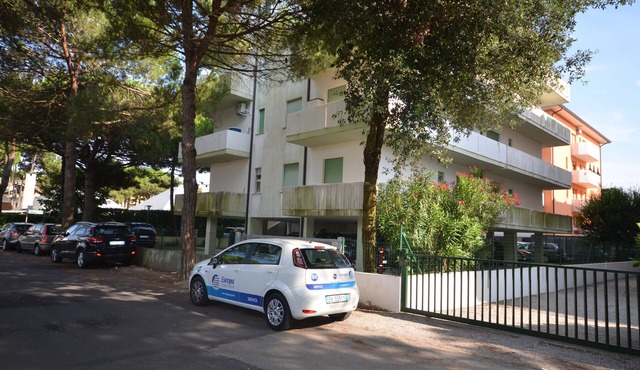 Holiday flat with air conditioning and balcony