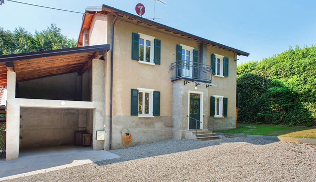 Holiday Home 'Cascinetta' with Mountain View, Private Garden and Wi-Fi
