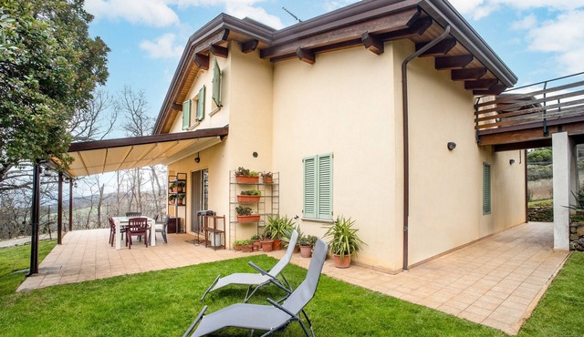 Holiday Home "Le More - Casa Zara" with Shared Garden and Wi-Fi