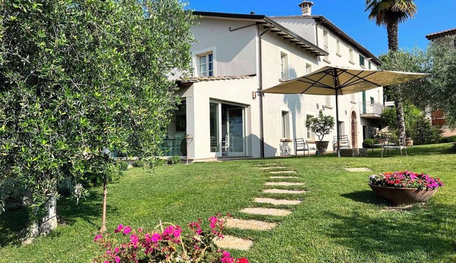 Holiday home with pool, whirlpool and solarium