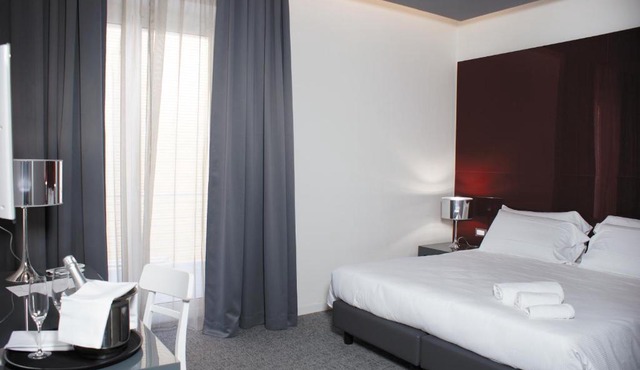 Hotel Leopardi in Pomigliano dʼArco