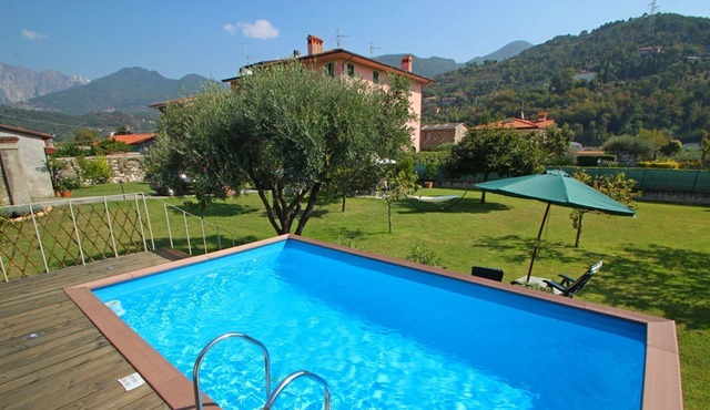 House with Private Garden, Pool, WIFI, 4 People, near Sea and Forte dei Marmi in Seravezza