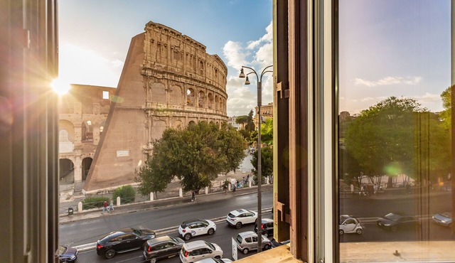 Iconic apartment with unique Colosseum view