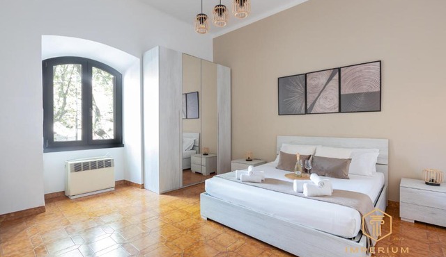 Imperium Merulana House - 2 steps from Colosseum, 3 Bedrooms, A-C