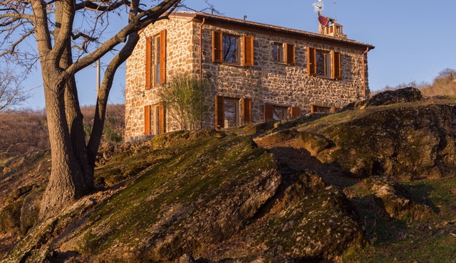 Independent and independent farmhouse in southern Tuscany at the borders of Alto Lazio