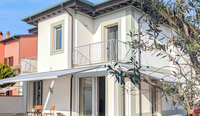 Villa Lidia: elegant, contemporary, by the sea