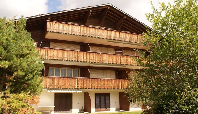 Kristall Appartement/Fewo, Dusche oder Bad, WC 6-Bettwohnung by Interhome