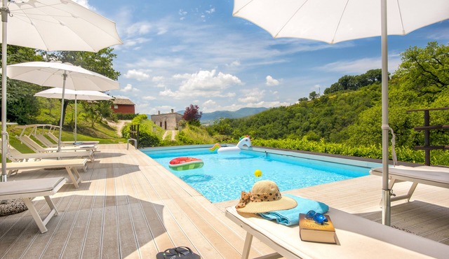 La Quercia d'oro - "Borgo Canapegna" private pool near Frasassi Caves in Fabriano