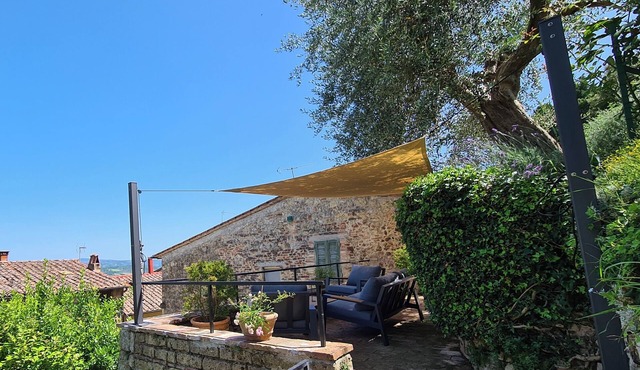 La Terrazza, Cetona, Tuscany, historic stone house with garden.