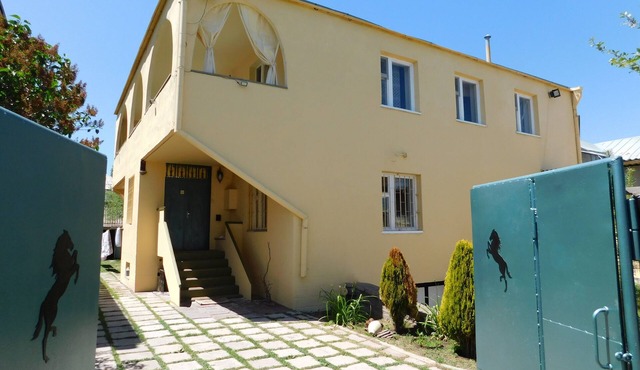 Lake Sevan Garden Villa/Sleeps 9/BBQ, Balcony & Outdoor Space in Sevan