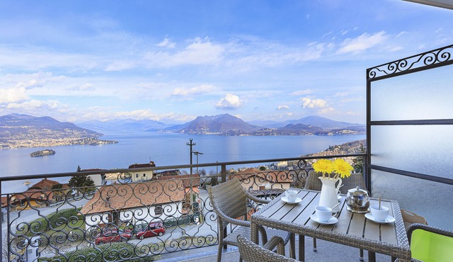 Lake View, Luxury Apartment in Someraro, Stresa - Apartment WEST