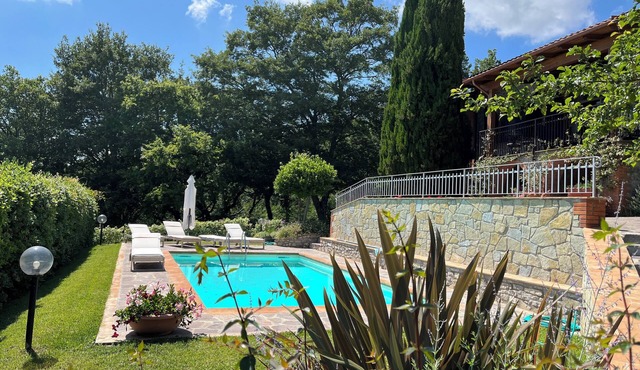 Lake-View Private Villa, Pool, Indoor-Outdoor Dining & Lounges