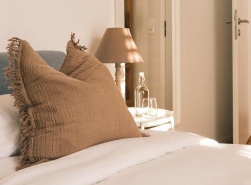Lakeview Homestay - Private Guest Rooms & Bathroom