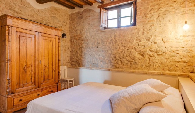 Large 2-room apartment with shared pool, Wi-Fi and air conditioning in Compignano