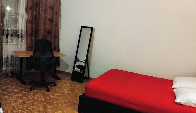 Large Double room up 4 people, Central Genève, Tram 15&11 bus