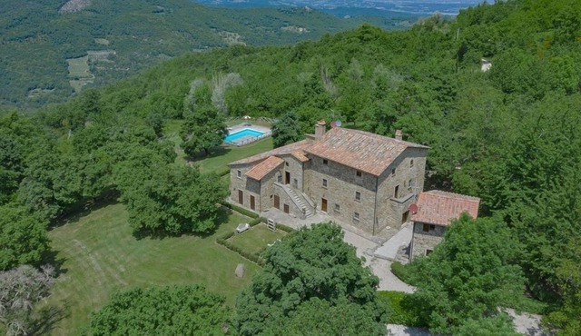Large Tuscan villa for 12 guests with AC, Private pool and beautiful views