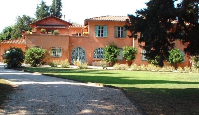Large villa for rent in Rome