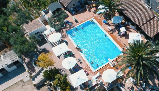 Le Cese, an old 18th century farmhouse surrounded by greenery ideal for relaxing