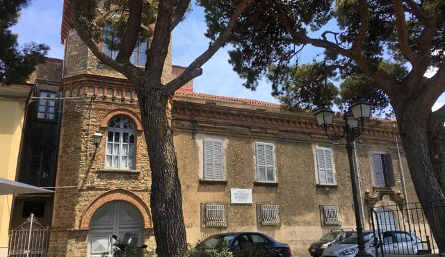 Le dimore di piazza torre in Torchiara