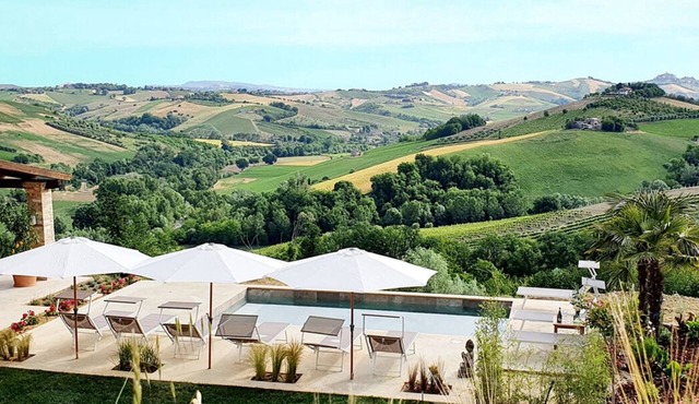 Lemonvilla - panoramic position - pool - 240m² in Castignano