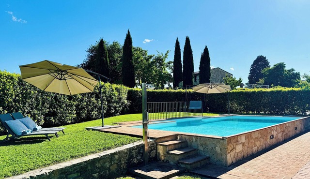 Libertas Tuscan Hideaway— Luxury villa with pool near Siena
