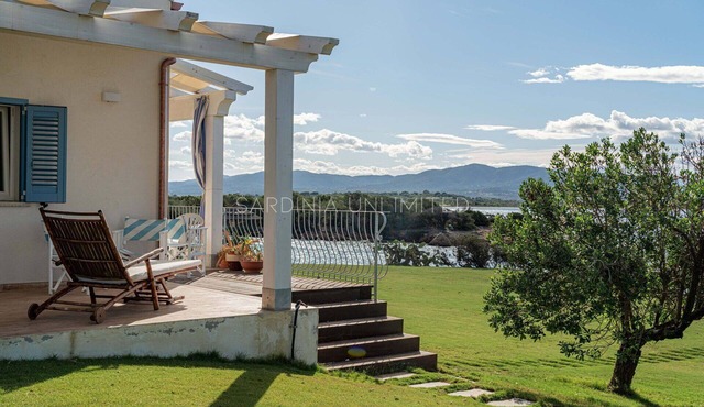 Light Bay house with direct access to the sea and private beach - SARDINIA UNLIMITED