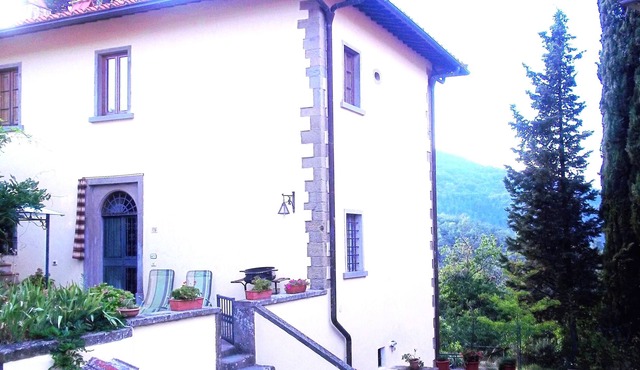 Lovely Apartment In Villa At 18km From Florence On The Chianti Valdarno Hills