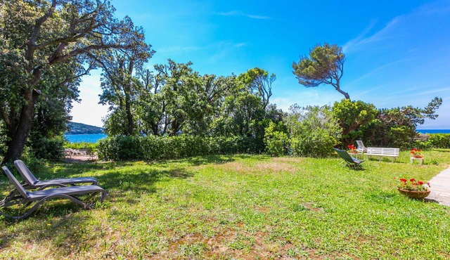 Lovely apartment for 4 people with WIFI, pool, TV and patio
