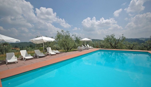 Lovely apartment for 4 guests with WIFI, pool and TV, close to Florence