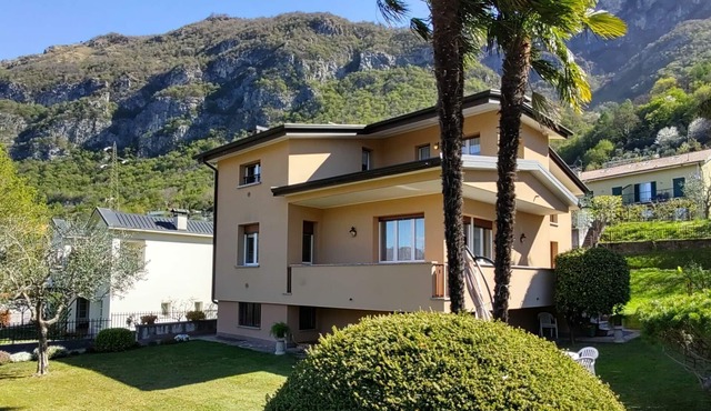 Lovely apartment for 6 guests with A/C, WIFI, patio, pets allowed and parking