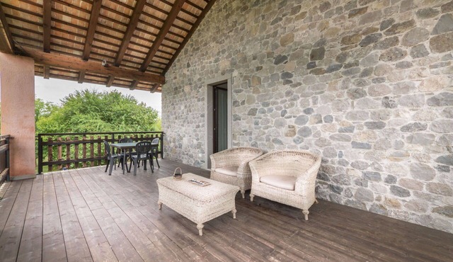 Lovely apartment in villa for 4 people with WIFI, pool, A/C, TV, terrace and pets allowed