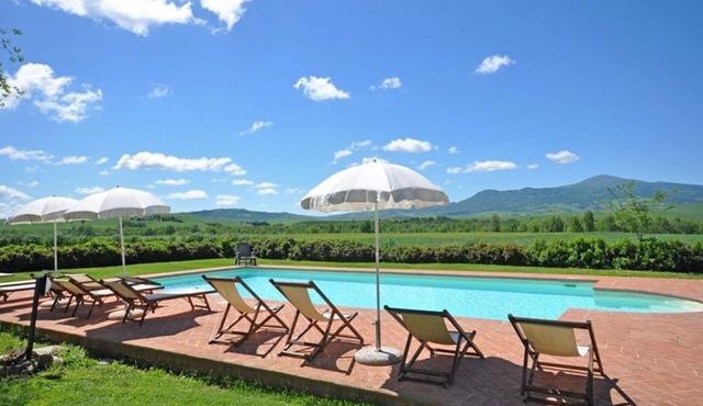 Lovely apartment for 4 people with WIFI, pool, TV and panoramic view, close to Montepulciano