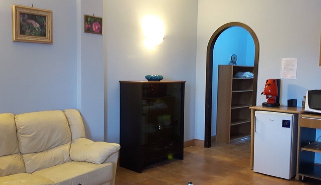 Lovely apartment with terrace, secure and surrounded by a large garden.