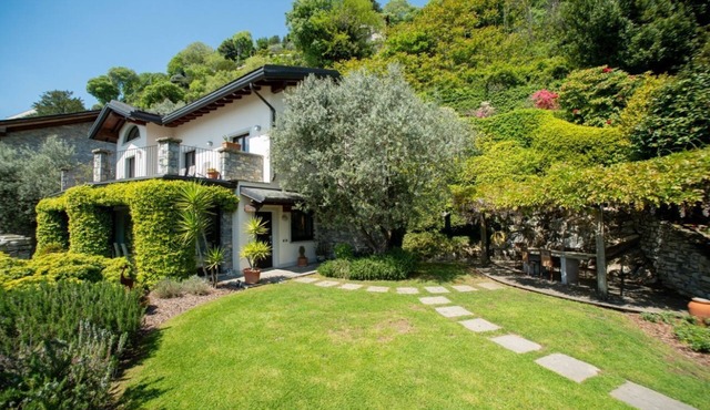 Lovely Cascina. Stunning Lake Views & Sun Deck
