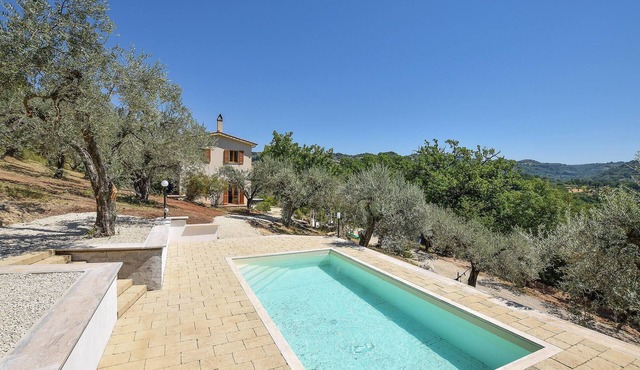 Lovely home in Toffia