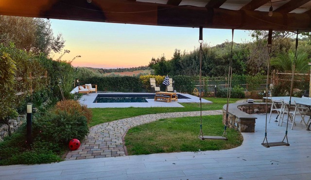 Lovely Portion of Villa in Ansedonia with swimming pool, 10' walk from Feniglia