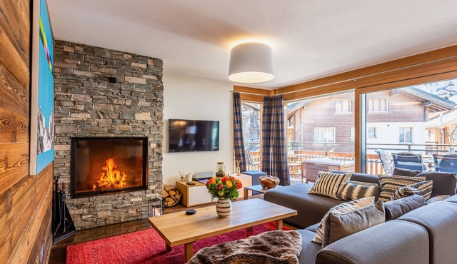Luxurious Chalet Petit - matterhorn views, central location, outdoor hot tub