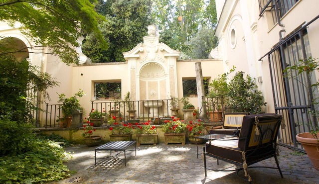 Luxury apartment Via Giulia with private garden in Roma