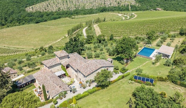 Luxury Tuscany Hillside Villa With Heated Pool Close to Chianti Towns and Siena