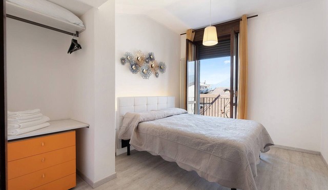 Mansarda Vialba Apartment in Holiday Home with Lake View and Balconies