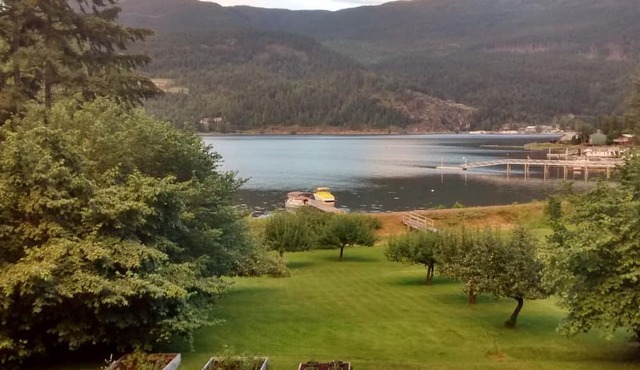 Mara Lakefront Vacation Home in Sicamous