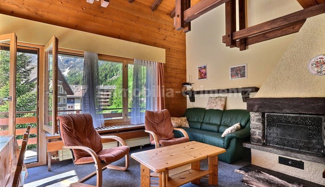 Middle class flat on 2 levels for 6 people, living room, kitchen area with dishwasher, 1 double bedr