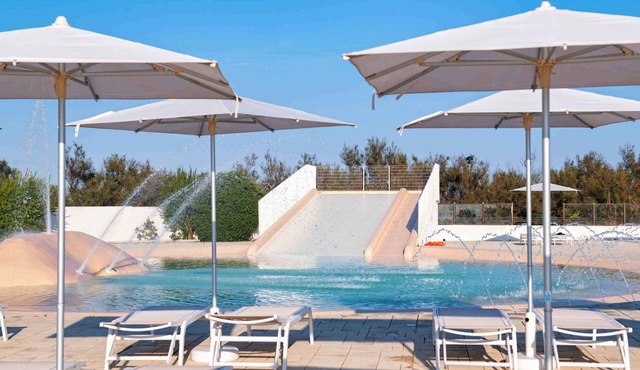 Mobilehome with air conditioning, terrace and pool