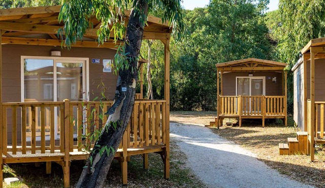 Mobilehome with pool and restaurant
