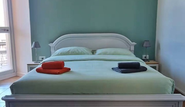 Modern Cassia Penthouse: 25 min from St. Peter's + WiFi